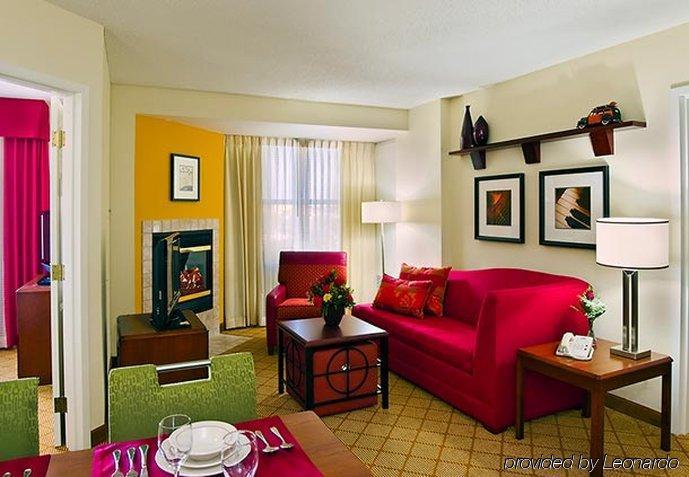 Hotel Downtown 3*